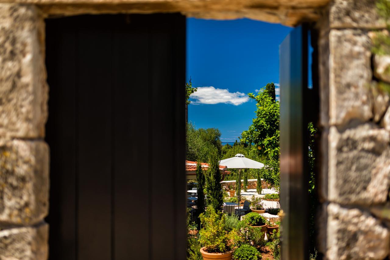 North Point Rooms Antipata  Екстериор снимка